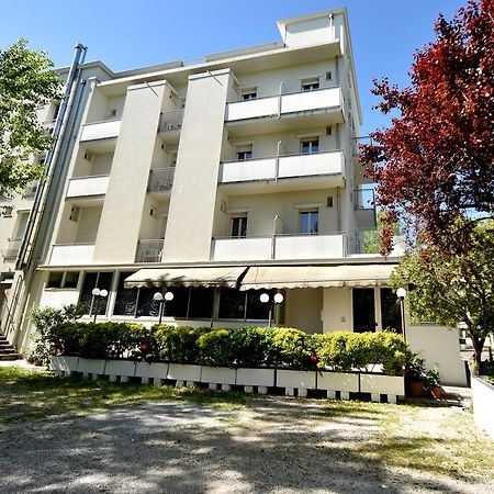 Hotel Marika Римини Экстерьер фото