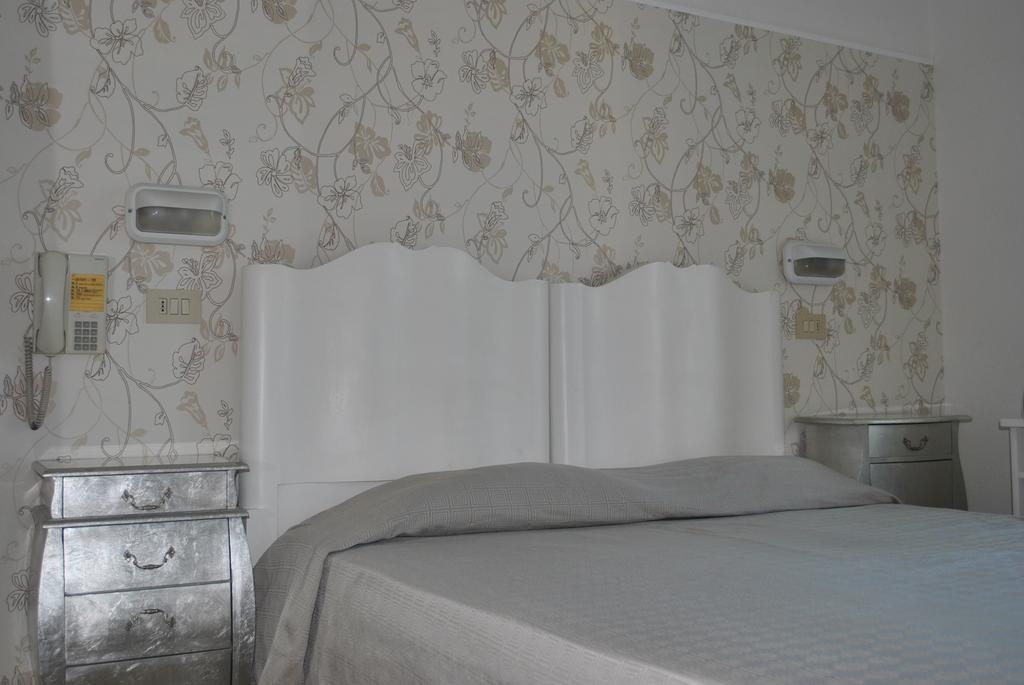 Hotel Marika Римини Экстерьер фото