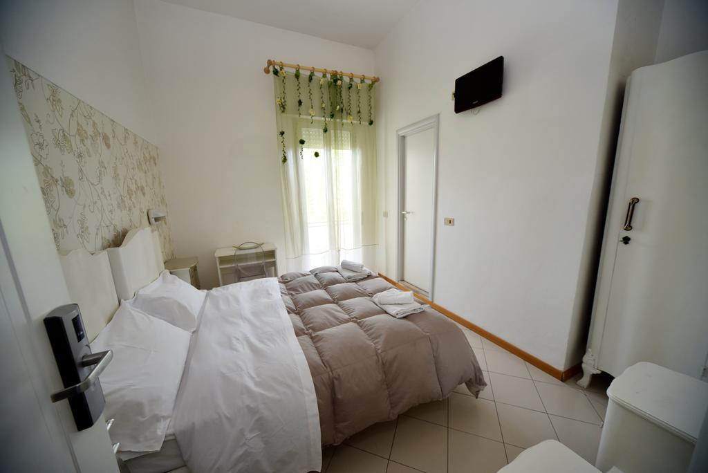 Hotel Marika Римини Экстерьер фото