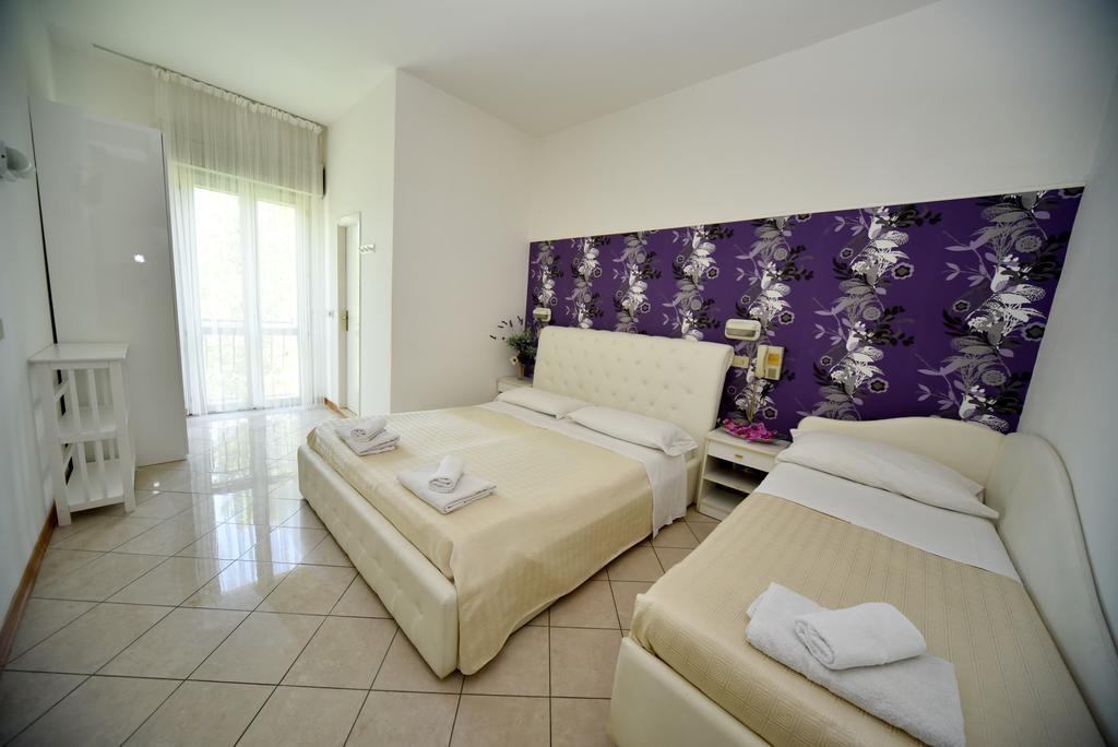 Hotel Marika Римини Экстерьер фото