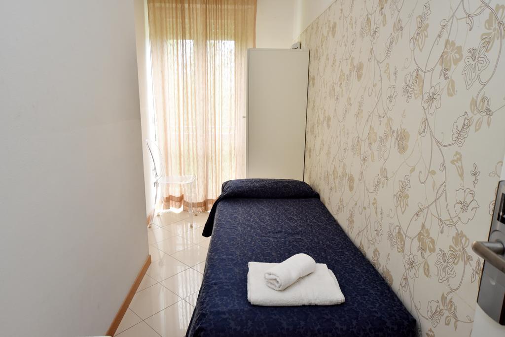 Hotel Marika Римини Экстерьер фото