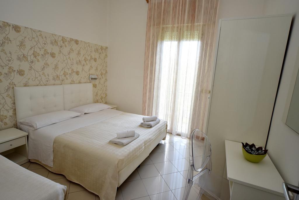 Hotel Marika Римини Экстерьер фото