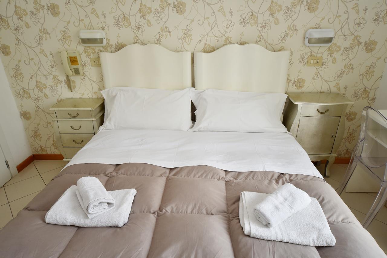Hotel Marika Римини Экстерьер фото