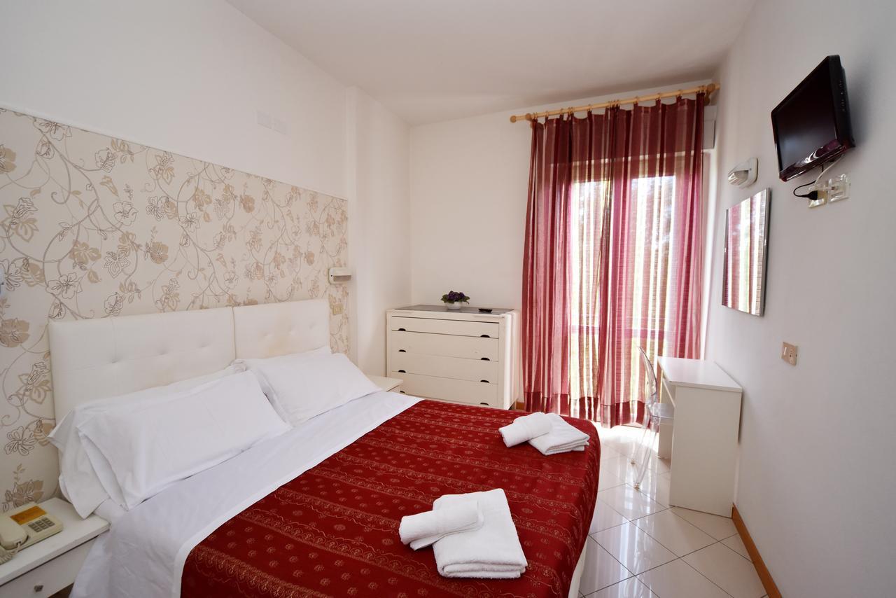 Hotel Marika Римини Экстерьер фото