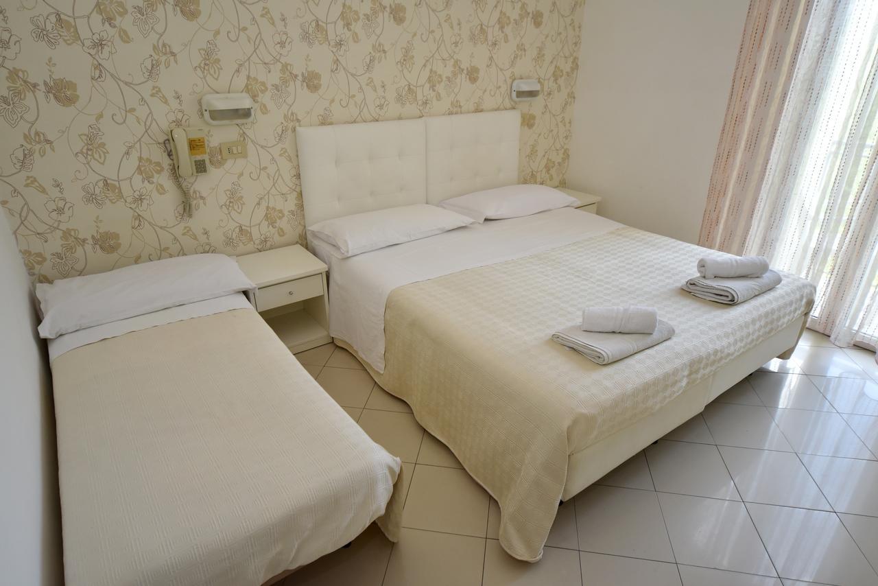 Hotel Marika Римини Экстерьер фото