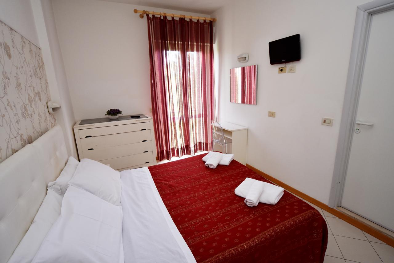 Hotel Marika Римини Экстерьер фото