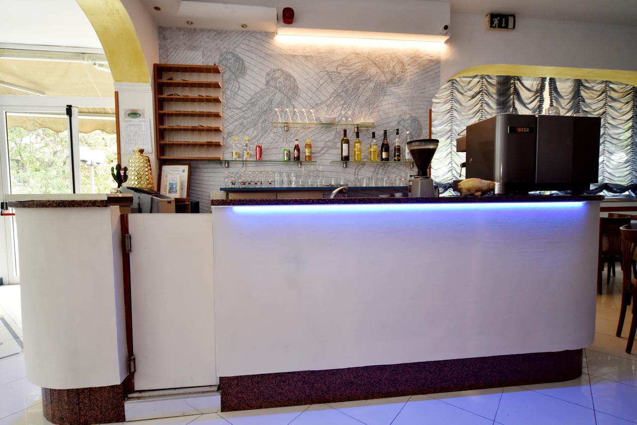 Hotel Marika Римини Экстерьер фото