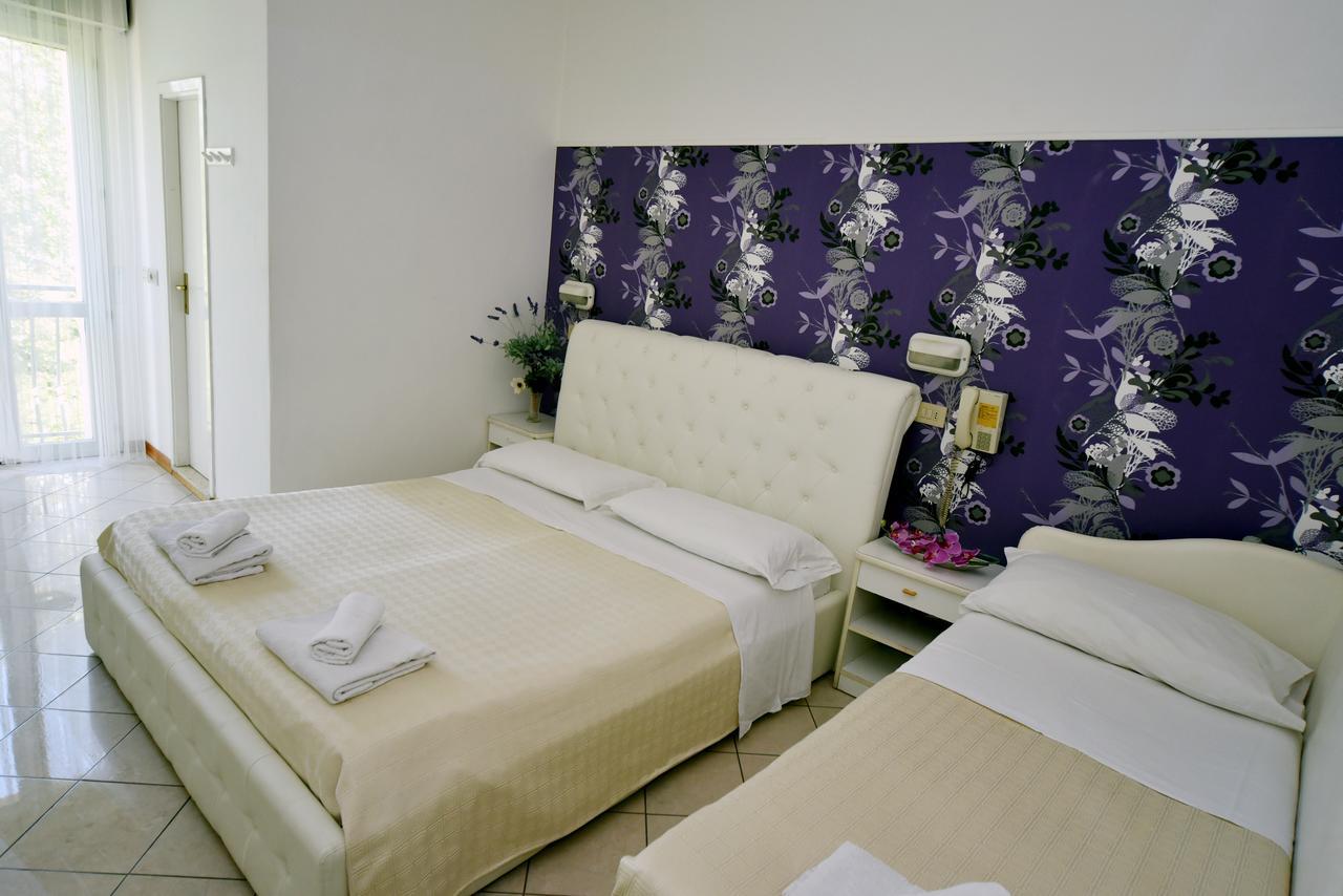 Hotel Marika Римини Экстерьер фото
