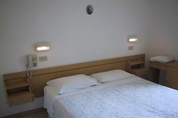 Hotel Marika Римини Экстерьер фото